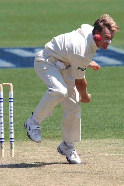 Bichel bowling, Queensland v Western Australia, Pura Cup, 2001/02  